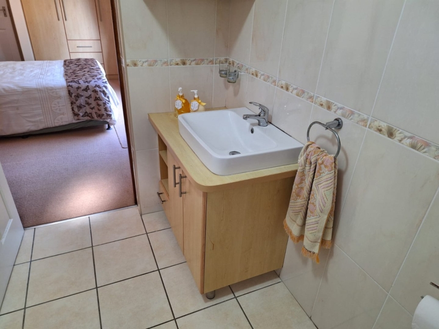 6 Bedroom Property for Sale in Bayview Western Cape